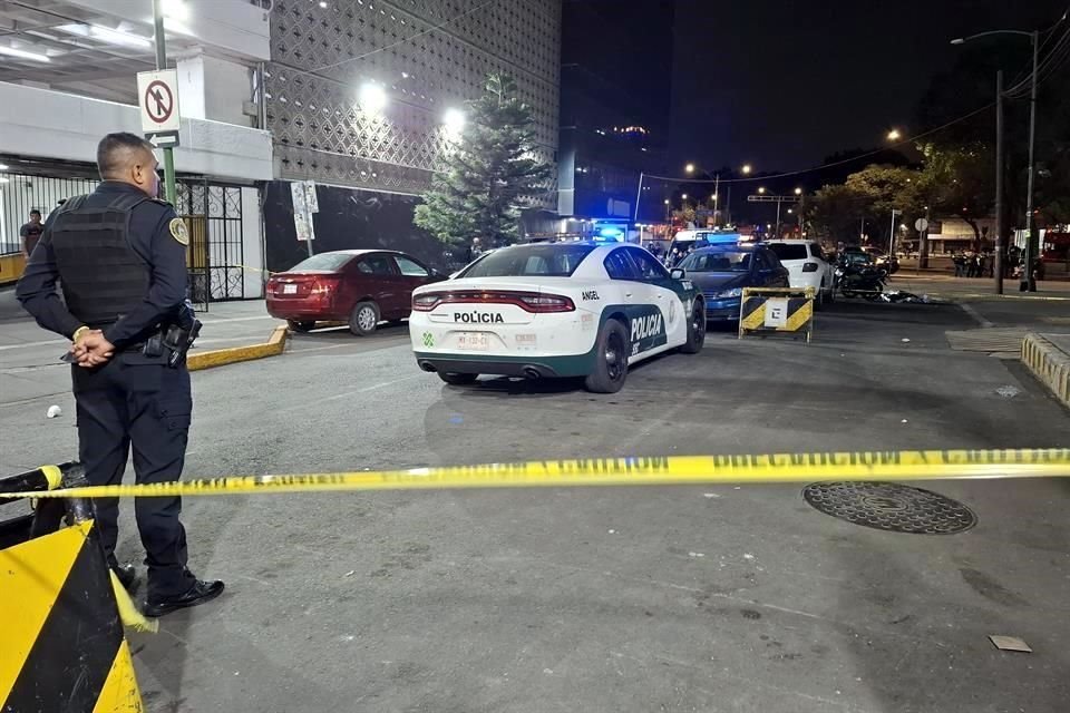 Un hombre fue asesinado a tiros afuera del Metro Hidalgo, a unos pasos de la zona de tolerancia de consumo de mariguana.