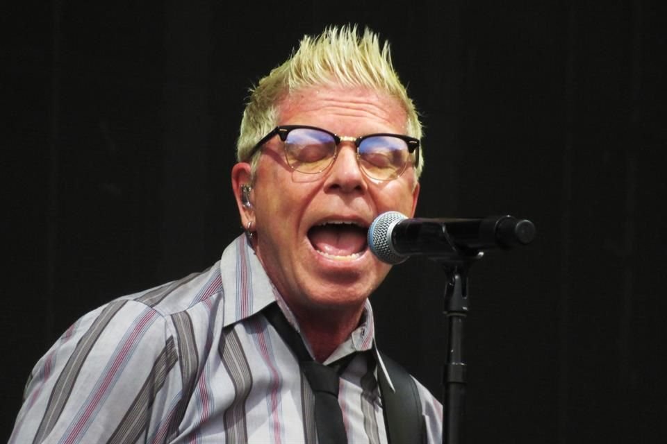 The Offspring ha lanzado hasta la fecha 11 álbumes de estudio y ha vendido más de 40 millones de discos en todo el mundo a lo largo de su carrera.