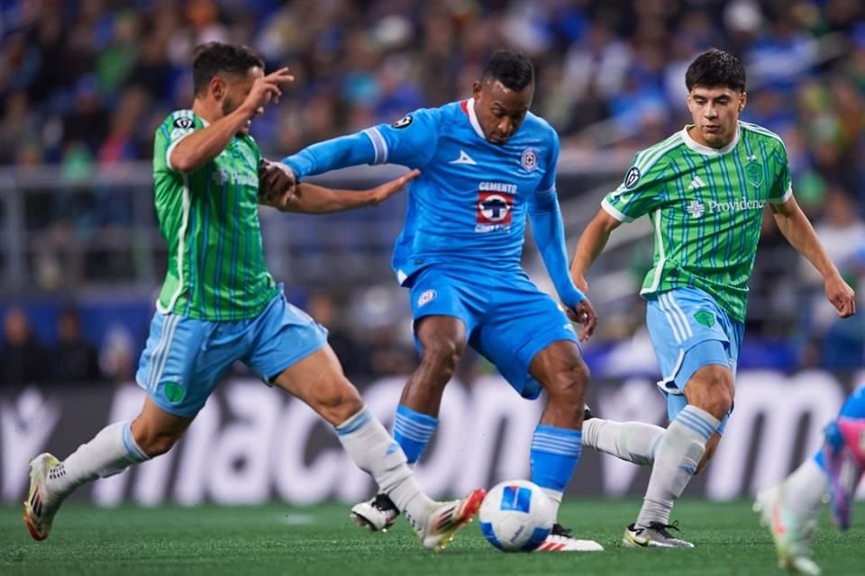 Parece que a Cruz Azul le salió la jugada de enfrentar a Seattle con varias bajas y sacó un empate 0-0 de visita en la Concachampions.