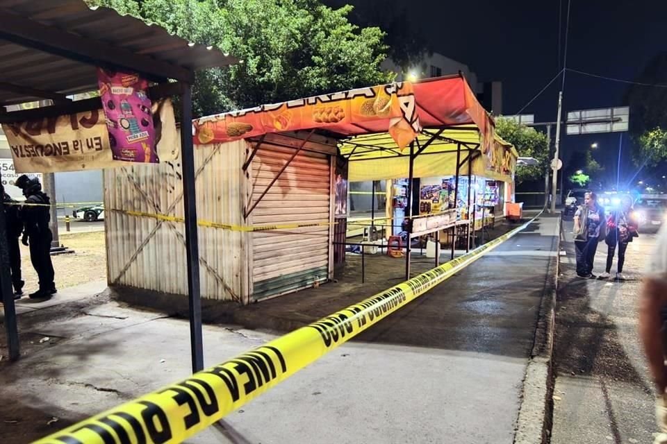 La balacera ocurrió a unos metros de puestos semifijos de comida.