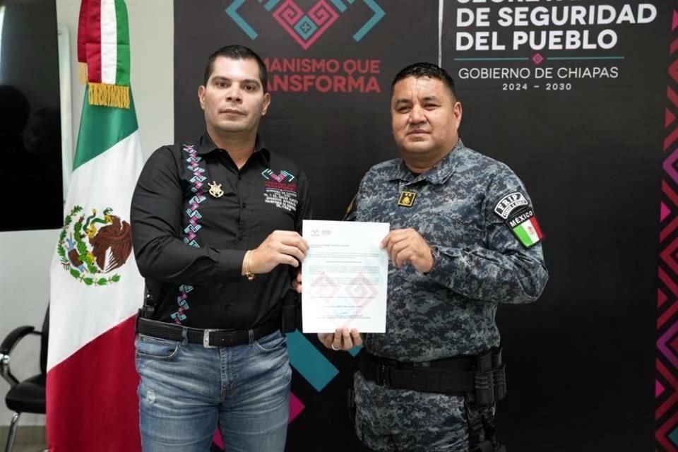 Óscar Alberto Aparicio Avendaño, Secretario de Seguridad del Pueblo (SSP) de Chiapas, tomó protesta al nuevo Subsecretario de Operación Policial, Álvaro Cuauhtémoc Serrano Escobedo.