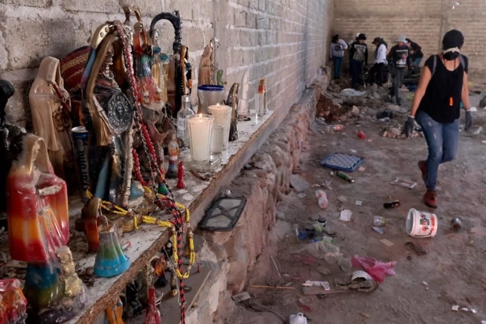 La Fiscalía de Jalisco aseguró huesos humanos calcinados, casquillos y cargadores del Rancho Izaguirre, en Teuchitlán, donde se descubrió un crematorio clandestino.