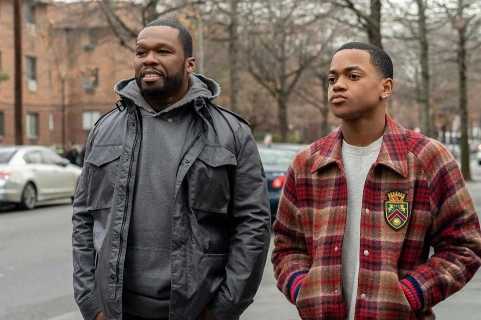 La cuarta temporada de 'Power Book III: Raising Kanan', serie producida por 50 Cent (izq.), que estrena este viernes por MGM+, expande su historia de ascenso al mundo criminal.