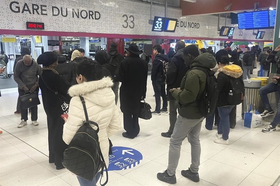 El tráfico ferroviario quedó totalmente interrumpido en la estación del Norte de París, la más transitada de Francia.