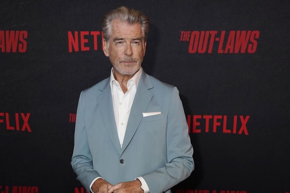 Pierce Brosnan abrió la puerta a un posible retorno como James Bond, pero aboga por 'sangre fresca' para la franquicia.