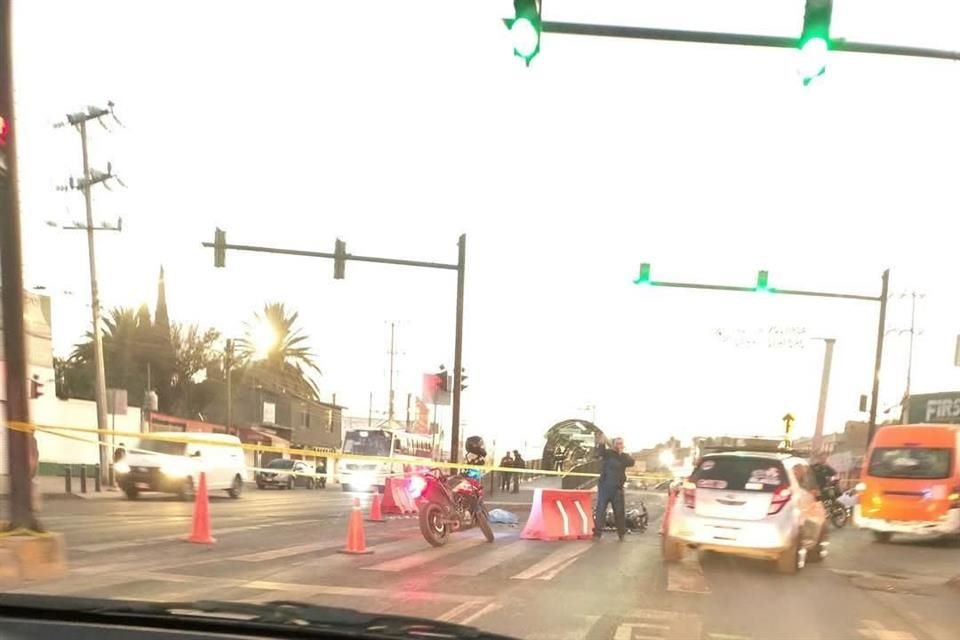 Servicios de emergencia llegaron a la zona para brindar la atención a los motoristas, sin embargo, el hombre ya no tenía signos vitales.