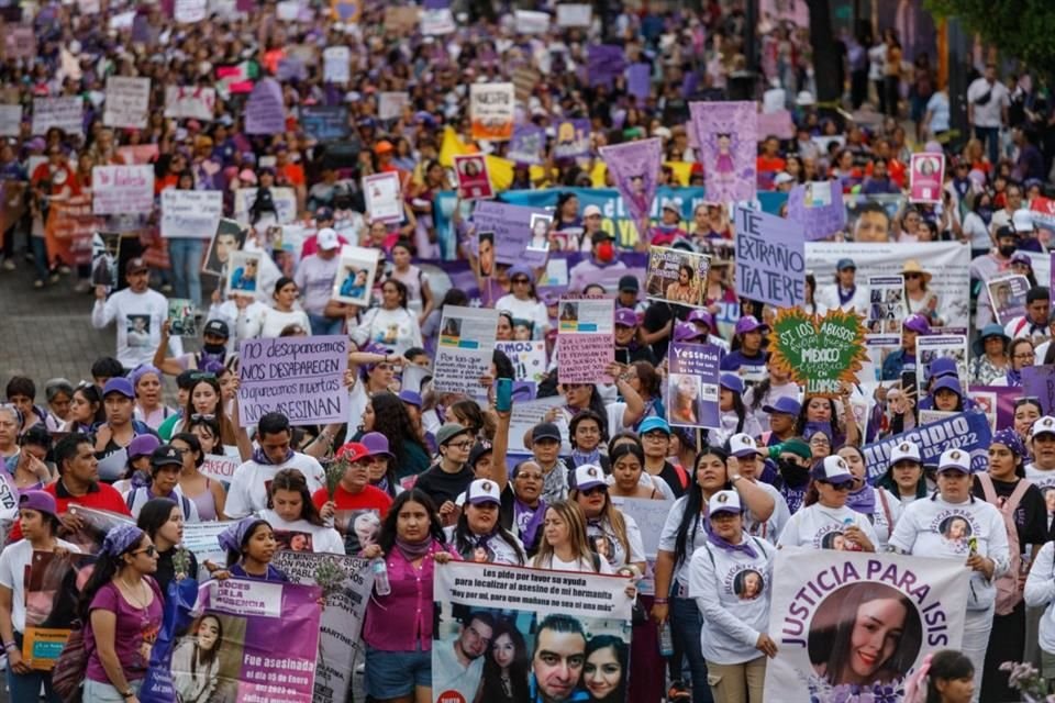 Partieron de la Glorieta La Minerva poco después de las 17:00 horas rumbo a Plaza Liberación, a donde llegaron poco antes de las 20:00 horas.