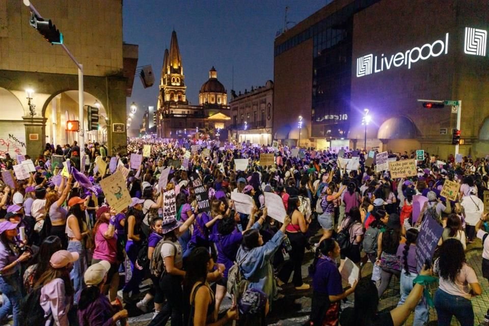 Una vez que llegaron al punto final de la marcha, se leyó el pronunciamiento.