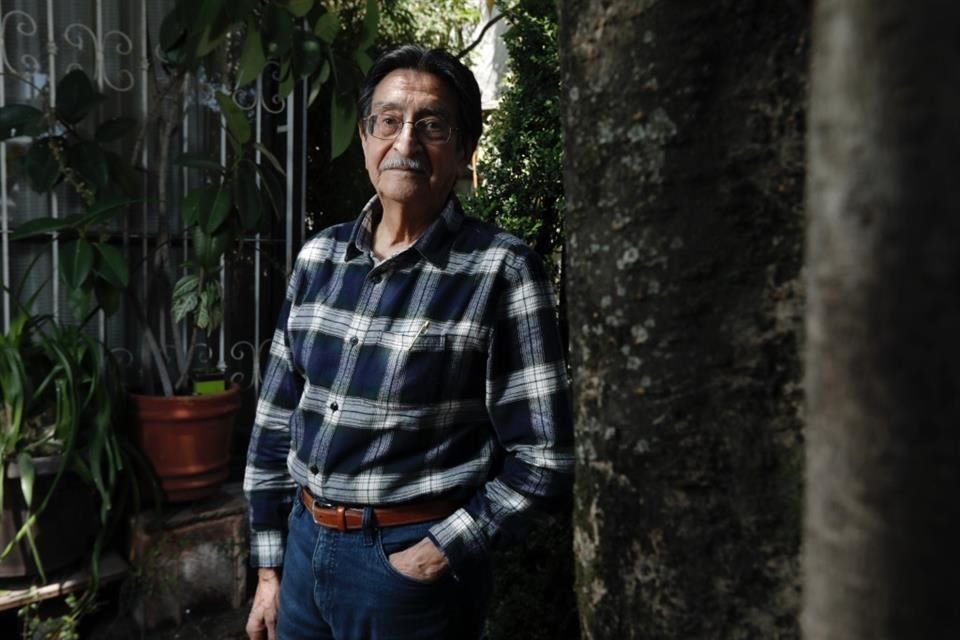 Sergio Mondragón es autor de libros como 'Yo soy el otro' (1964), 'El aprendiz de brujo' (1969) y 'Hojarasca' (2010).