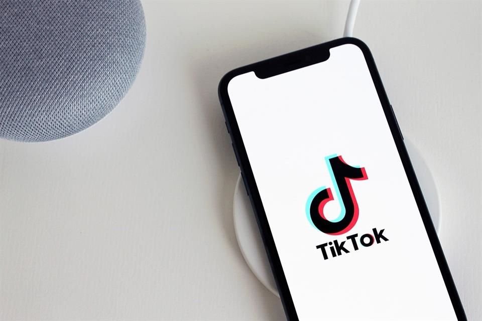 TikTok permitirá a los padres de la UE limitar el tiempo y controlar las cuentas de sus hijos adolescentes, además de introducir meditación.