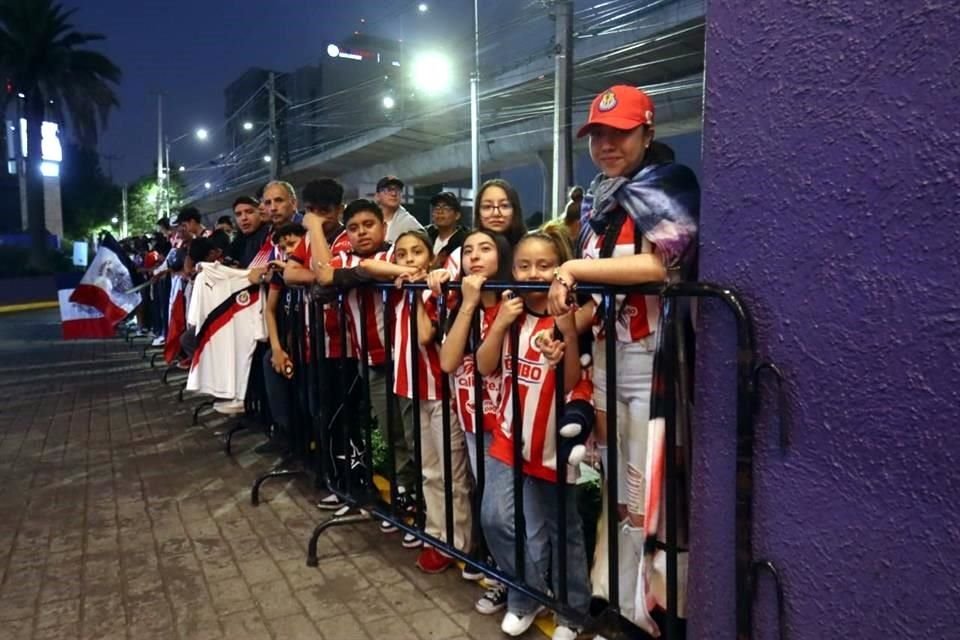 Los pequeños vieron con ilusión a sus ídolos.