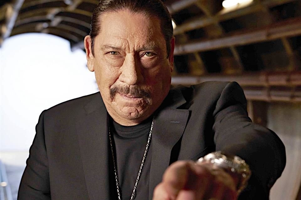 El actor de acción e ícono de Hollywood, Danny Trejo, guarda las armas para conducir un nuevo programa de History: 'Misterios Inexplorados'.