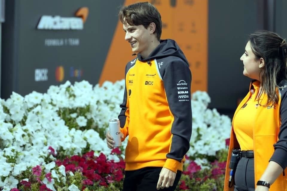 Oscar Piastri renovó con McLaren.