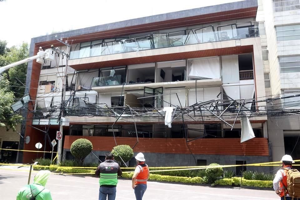Los gritos, llanto y el estruendo por la explosión por acumulación de gas LP que dejó al menos un fallecido y 28 lesionados, hicieron que vecinos de la calle Coyoacán huyeran para resguardarse.