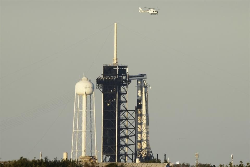 Un cohete SpaceX Falcon 9 antes de su lanzamiento el 12 de marzo del 2025.