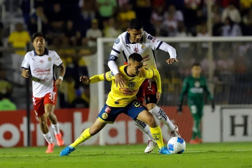 Érick Sánchez no marcó, pero fue factor en la media cancha.