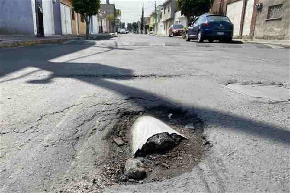 Las autoridades de la demarcación fijaron como meta reparar al menos la mitad de todos los baches contabilizados antes de que inicie la temporada de lluvias.