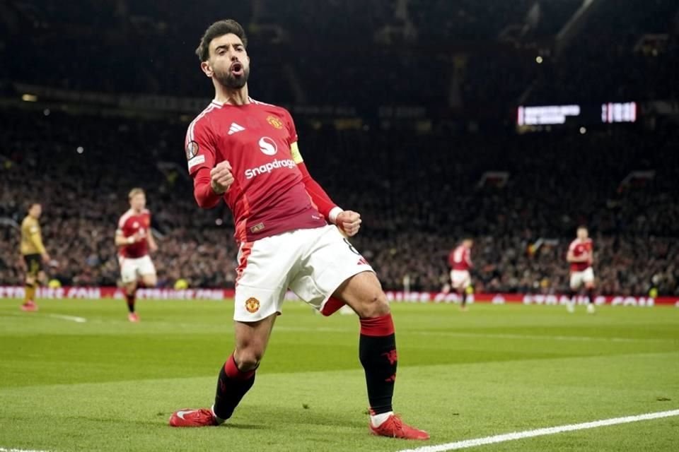 El portugués cargó con el United y avanzaron a los Cuartos de Final.