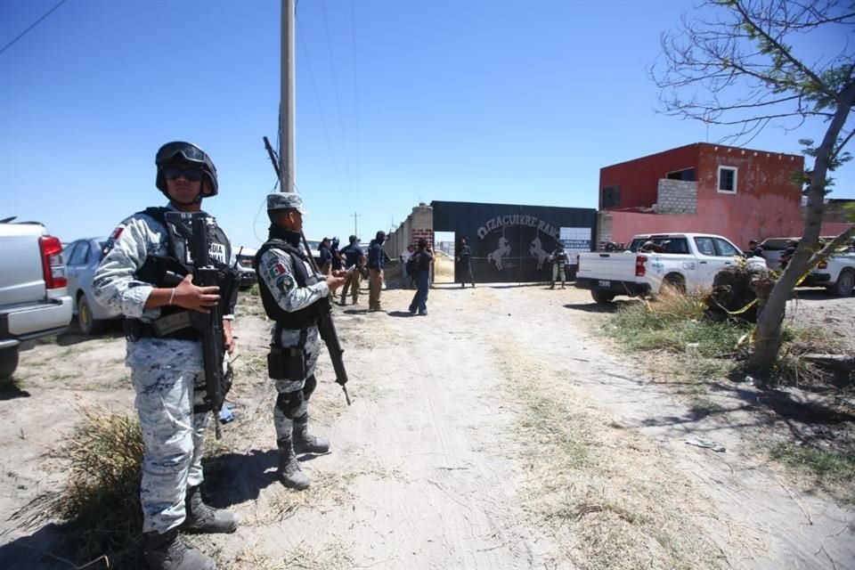 Guardia Nacional y otras autoridades mantienen vigilancia en el Rancho Izaguirre.