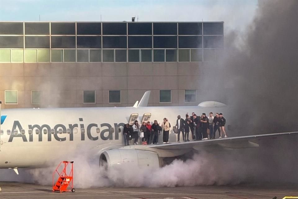 Un avión de American Airlines se incendió en el Aeropuerto Internacional de Denver. Pasajeros fueron evacuados.