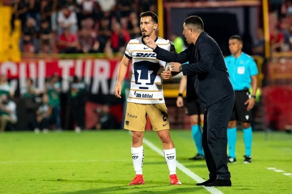 Efraín Juárez entendió los ajustes y mejoró la cara de Pumas en el complemento.