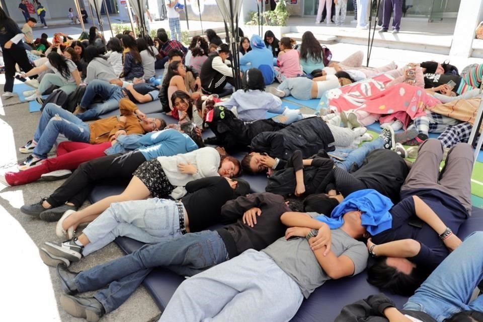 Participantes del evento detallaron que los largos trayectos en el transporte público acortan sus horas de sueño.