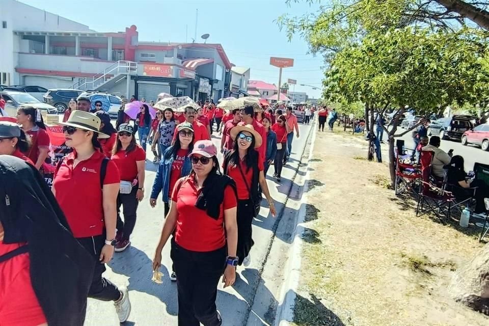 Los decentes marcharon en protesta contra la propuesta de reforma a la Ley del Issste.