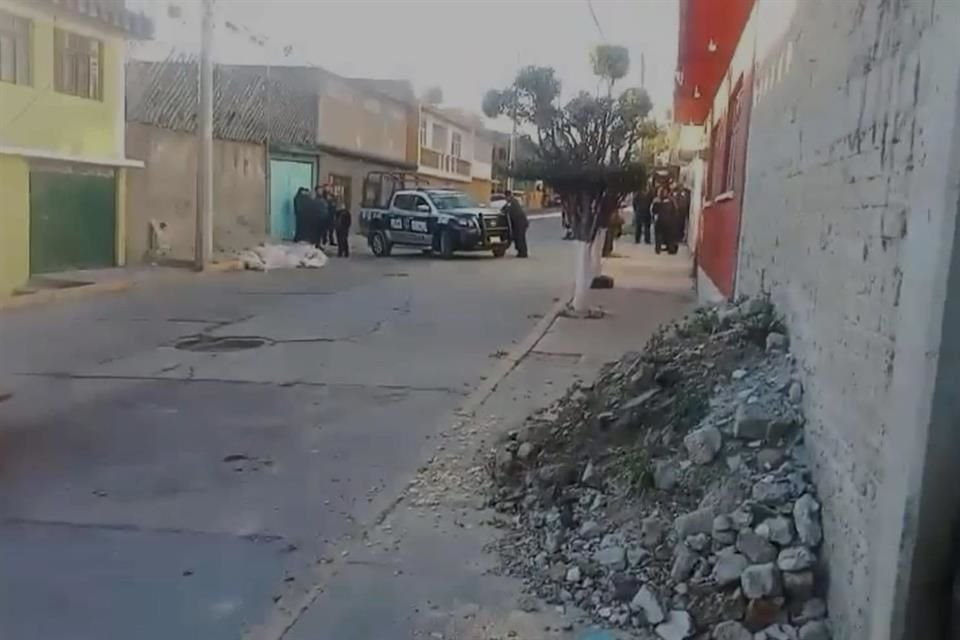 Fueron vecinos quienes alertaron a las autoridades luego de ver los dos bultos en la zona.