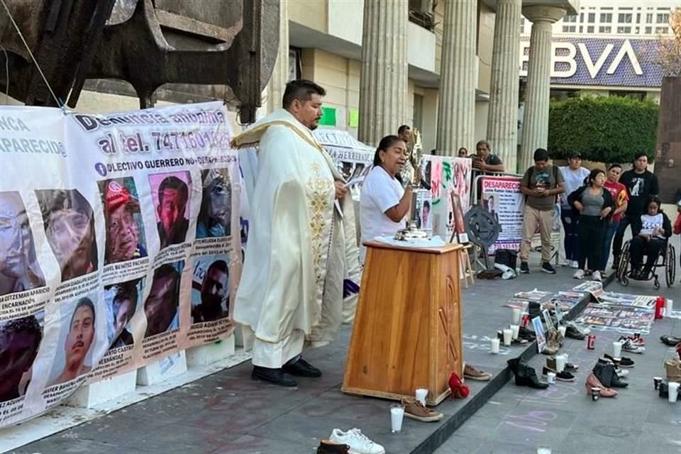 El sacerdote José Filiberto Velázquez Florencio ofreció una homilía y criticó que el Gobierno maquille cifras.