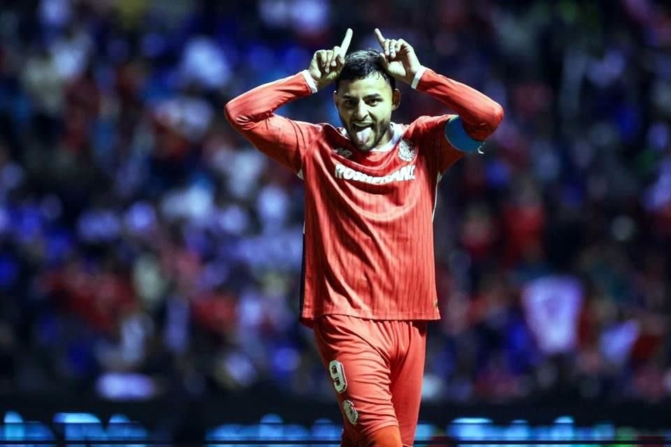 Alexis Vega marcó de penalti y el Toluca se coló al tercer lugar del Clausura 2025 con su quinto triunfo en los últimos seis duelos.