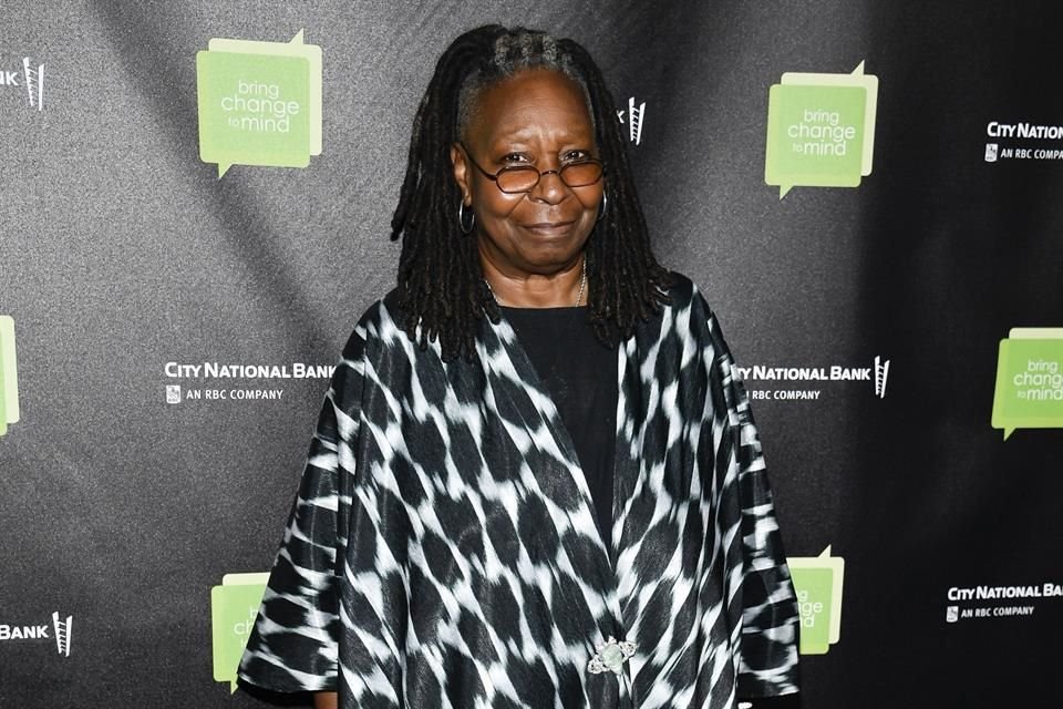 Whoopi Goldberg desató controversia al defender inclusión de mujeres trans en deportes femeninos; aseguró igualdad de capacidades.