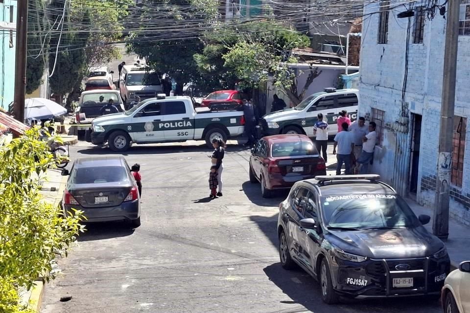 Un hombre fue encontrado muerto y envuelto en una cobija en la colonia Tenorios, en la Alcaldía Iztapalapa. El hallazgo ocurrió en la calle Catedral, entre Laureles y La Era.