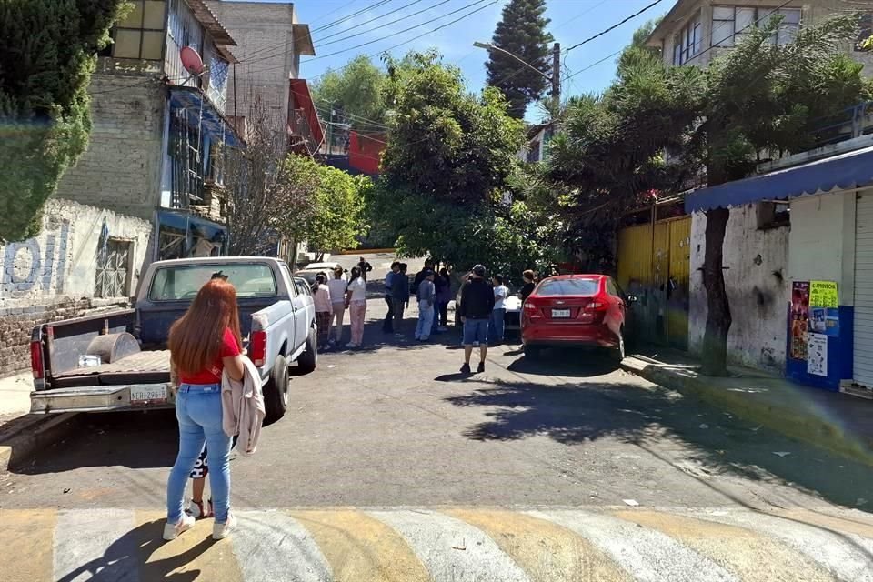 Un hombre fue encontrado muerto y envuelto en una cobija en la colonia Tenorios, en la Alcaldía Iztapalapa. El hallazgo ocurrió en la calle Catedral, entre Laureles y La Era.