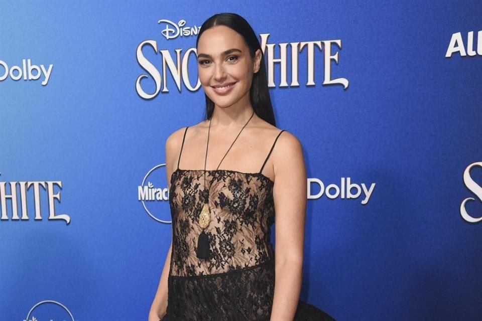 Gal Gadot deslumbró a los presentes con este atuendo.