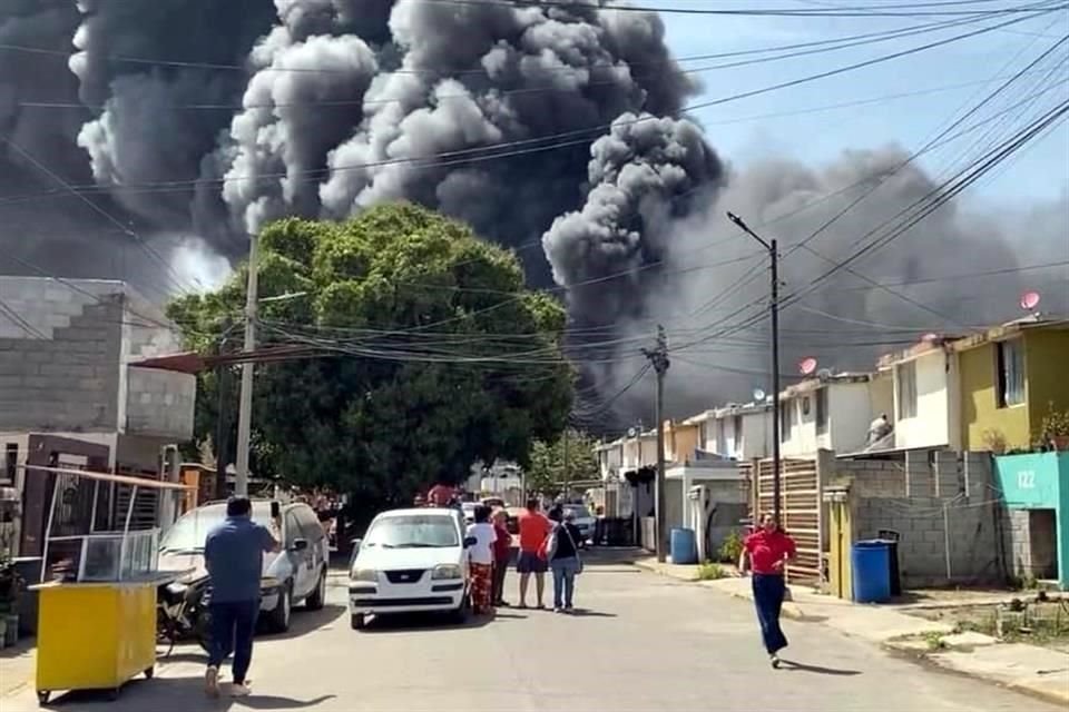 Esta tarde se observa una gran nube de humo que se extiende por toda la zona conurbada.