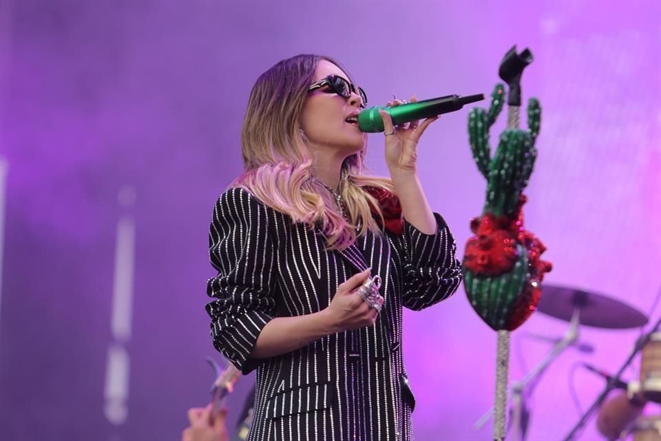 Belinda se encargó de rendirle tributo a Paquita la del Barrio durante el Vive Latino 2025; festival evoca a la nostalgia.