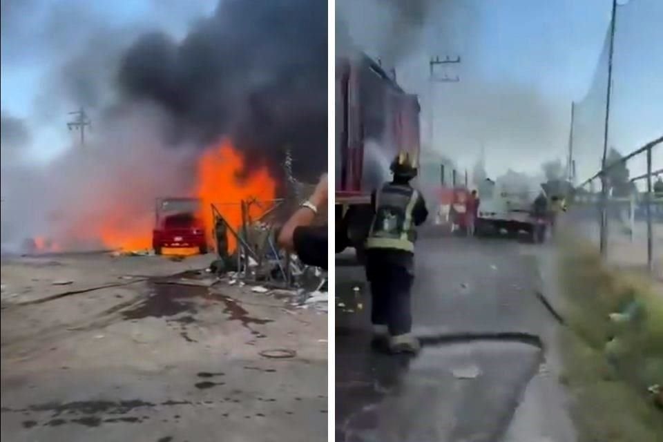 Bomberos y personal de Protección Civil acudió a la zona para controlar las llamas.