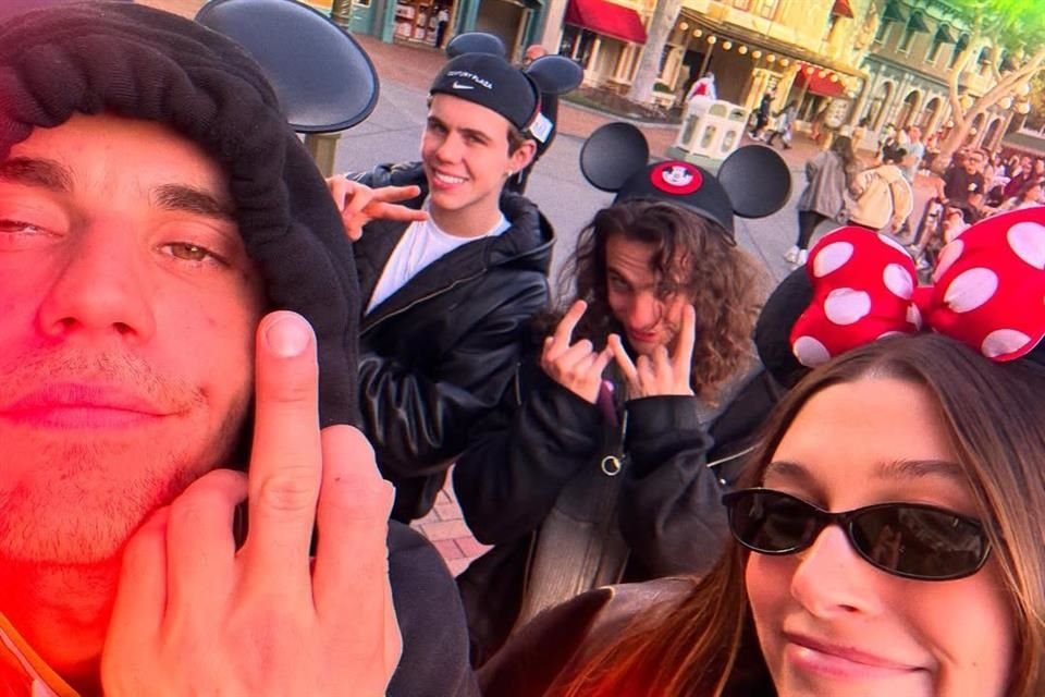 Justin Bieber y su esposa, Hailey Bieber, decidieron relajarse y divertirse en los parques de Disney en California.