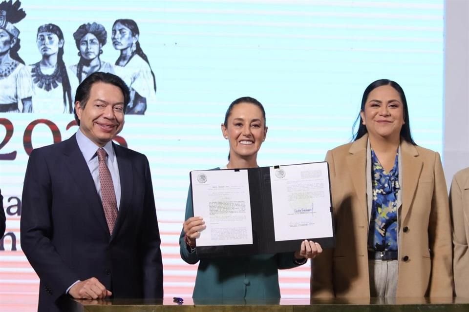 Mario Delgado, Claudia Sheinbaum y Ariadna Montiel en Palacio Nacional.