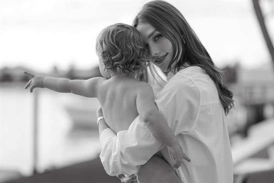 En su carrete de fotos compartido, Kloss también mostró una divertida imagen de sus otros dos hijos: Levi, de cuatro años, y Elijah, de 19 meses.