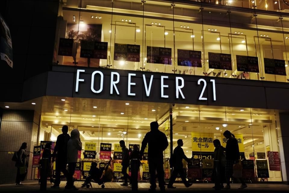 Por segunda vez desde 2019, la cadena de ropa Forever 21 se declaró en bancarrota, por lo que iniciará la liquidación de su stock.