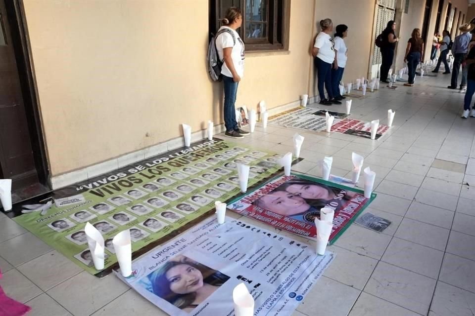 Familiares de desaparecidos en Nuevo Laredo se reunieron en la Explanada de la Independencia para exigir justicia.