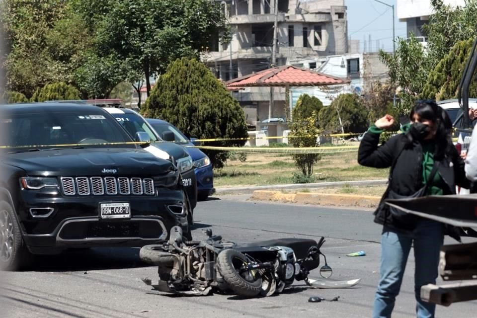 Un motociclista murió luego de ser atropellado por una camioneta Jeep en Tultitlán.