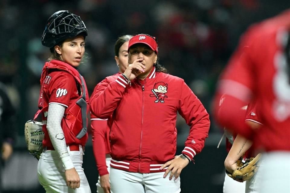 Denisse Fuenmayor, mánager de Diablos Rojos, espera que su equipo logre buena ventaja en Monterrey y así coronarse en casa ante su afición.