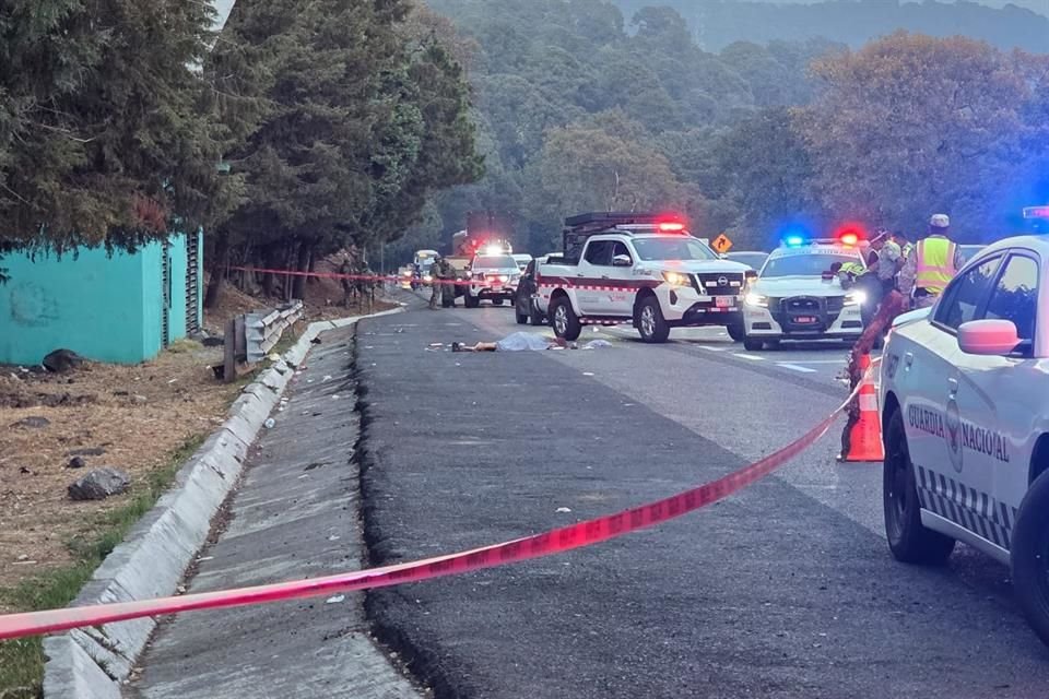 El hecho  que dejó a una muerta y tres heridos de bala, se registró a la altura del kilómetro 61 de la México-Cuernavaca con dirección a la Ciudad de México, en los límites de Tepoztlán y Huitzilac.