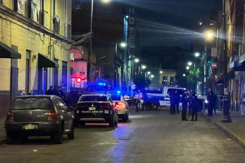 Sujetos a bordo de una motocicleta mataron a un joven a balazos para posteriormente huir del lugar.