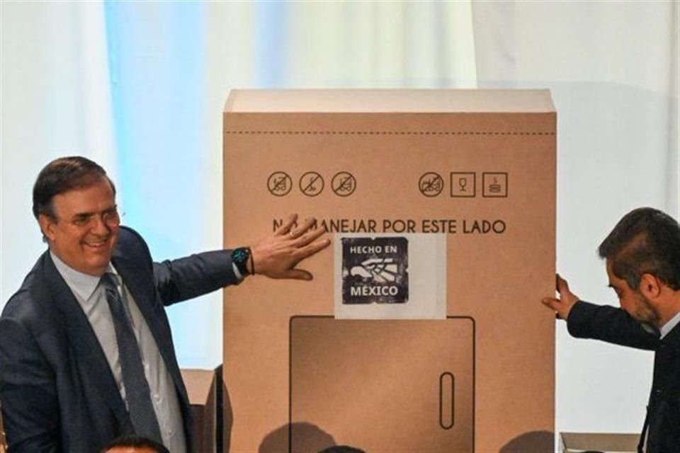 Marcelo Ebrard en la presentación Mabe como parte del sello Hecho en México