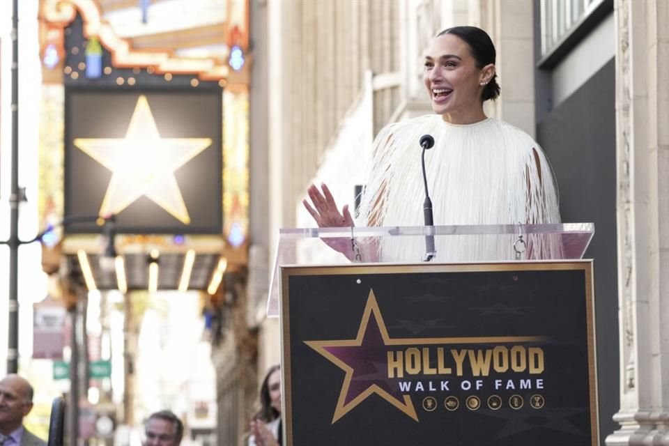 A pesar de la protesta, Gadot, de 39 años, recibió su estrella en una ceremonia presentada por Steve Nissen y ofreció un emotivo discurso.