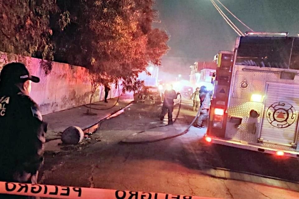 En el ataque en Ecatepec fallecieron dos víctimas; asesinos le prendieron fueron a un auto antes de huir.