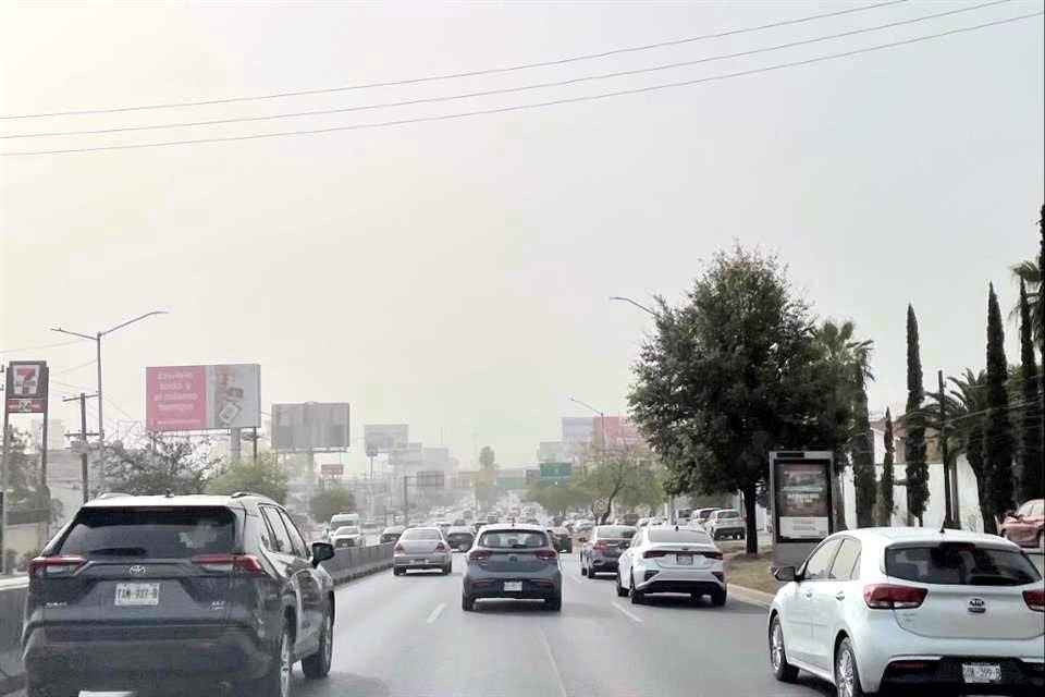 La visibilidad para los conductores se vio afectada por la tolvanera.